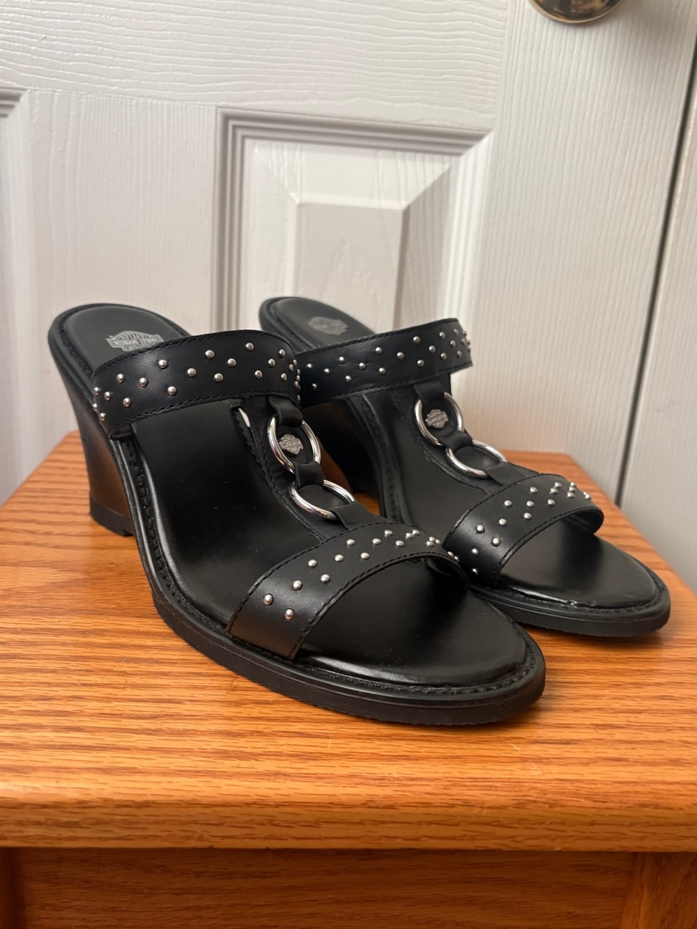 🆕HARLEY-DAVIDSON Black Leather Studded Moto Biker Strappy Ring Wedge Sandals 7.5